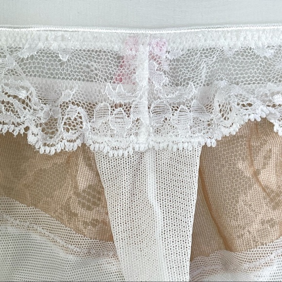 Vintage Victoria Secret White Lace Bra and Throng Panty Lingerie Set Sz 34D/M - Picture 9 of 12